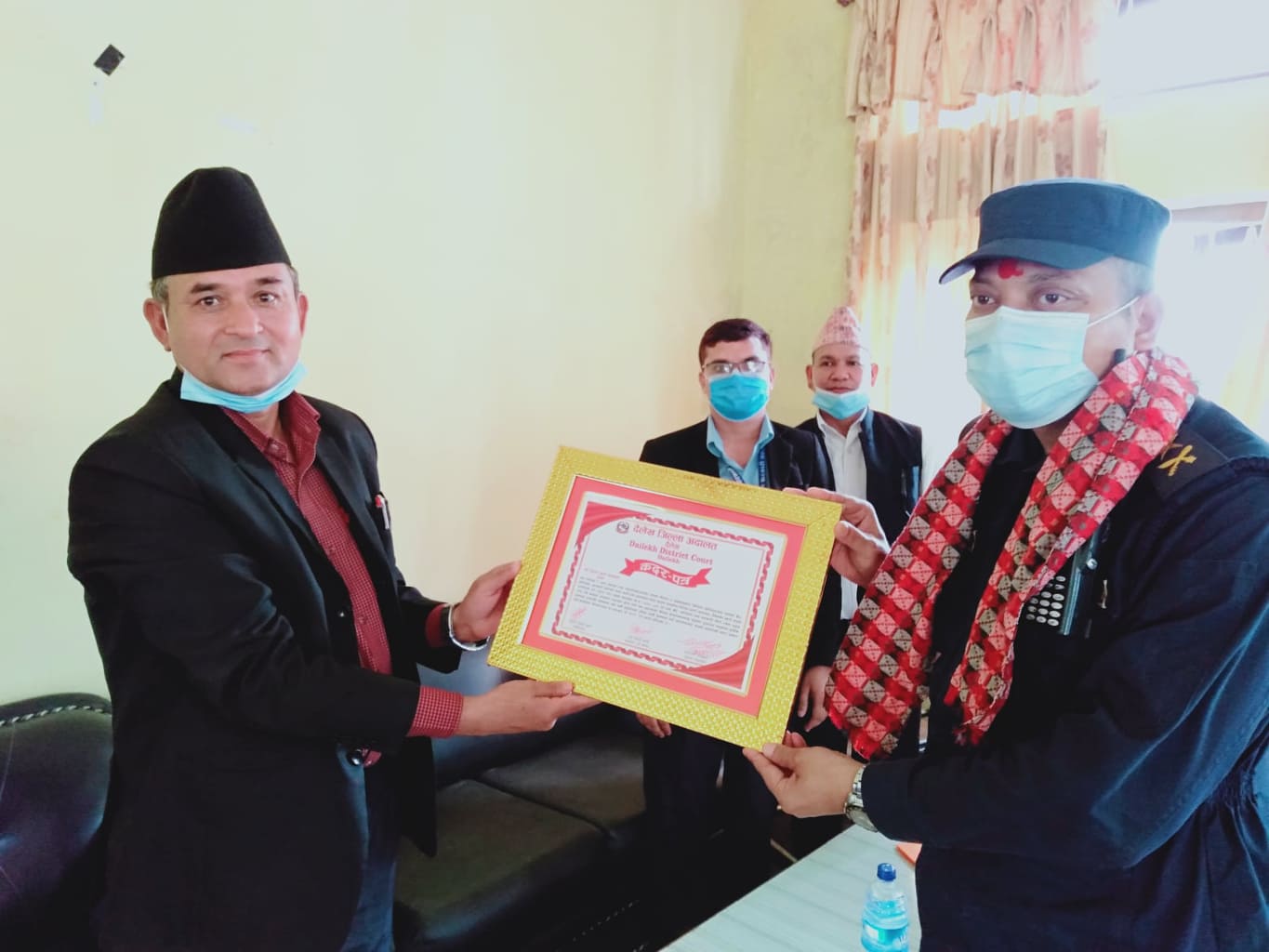 फैसला कार्यान्वयनमा उल्लेख्य काम गरेको भन्दै दैलेखका डीएसपी  श्रेष्ठलाई कदरपत्र ।।