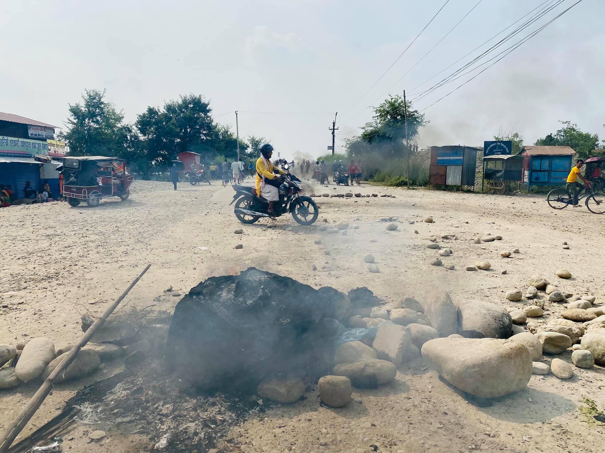 रुपन्देहीमा प्रहरीसँगको झडपमा चार सर्वसाधारणको मृत्यु, दर्जनौ घाइते ।।